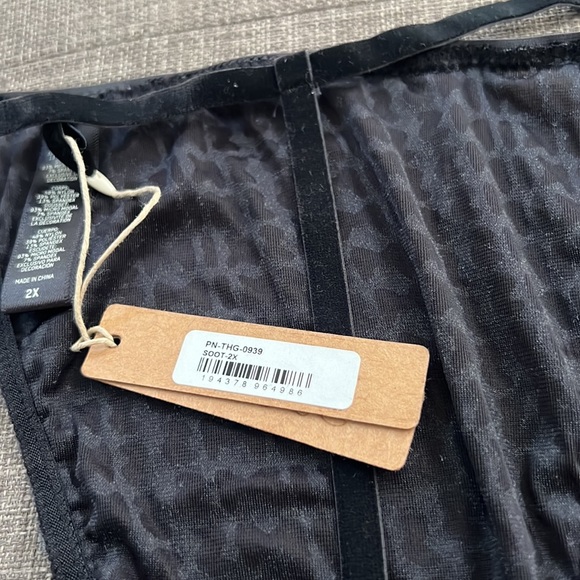 Skims Velvet String Thong - Picture 3 of 4